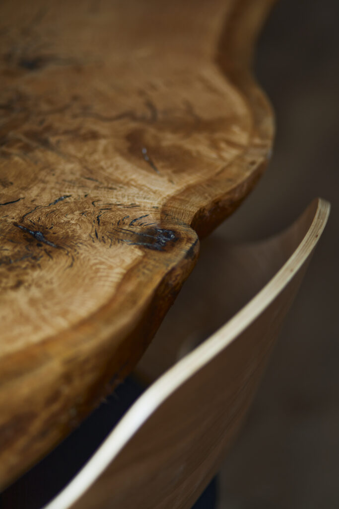 Meble z litego drewna – ponadczasowy styl i inwestycja w jakość Meble z litego drewna – ponadczasowy styl i inwestycja w jakość